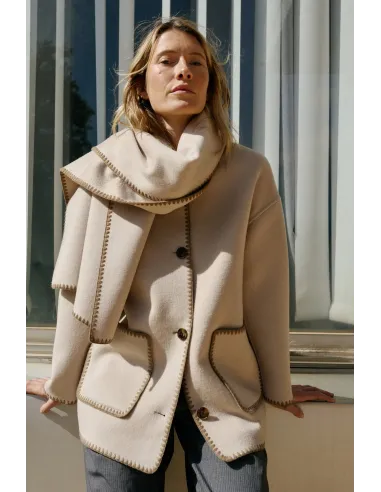 ABRIGO BORDADO CON BUFANDA INDI&COLD