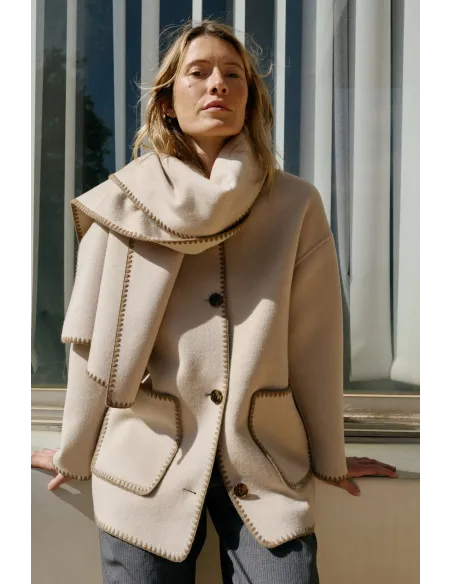 ABRIGO BORDADO CON BUFANDA INDI&COLD