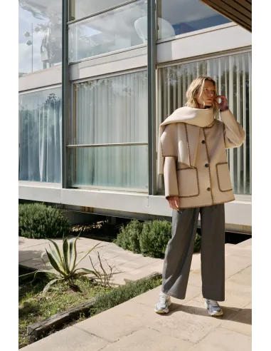 ABRIGO BORDADO CON BUFANDA INDI&COLD