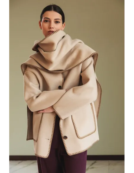 ABRIGO BORDADO CON BUFANDA INDI&COLD