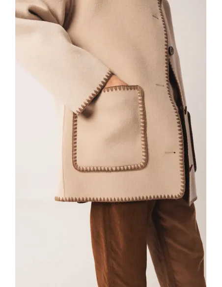 ABRIGO BORDADO CON BUFANDA INDI&COLD