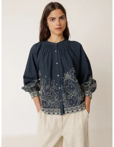 BLUSA BORDADA FLORAL MARINO INDI&COLD