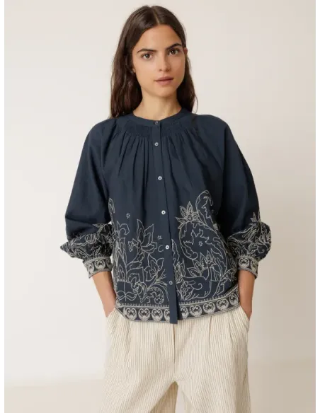 BLUSA BORDADA FLORAL MARINO INDI&COLD