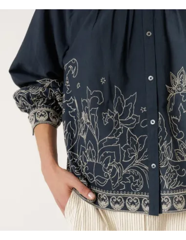 BLUSA BORDADA FLORAL MARINO INDI&COLD