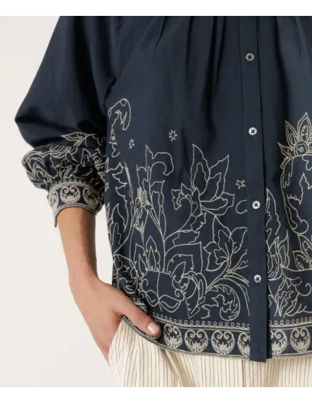BLUSA BORDADA FLORAL MARINO INDI&COLD